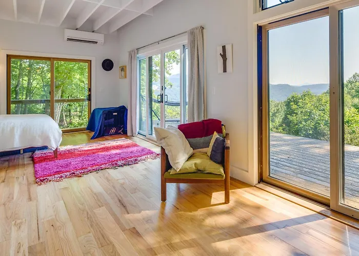 'Inchworm Ranch' Blue Ridge Cabin, Pets Welcome