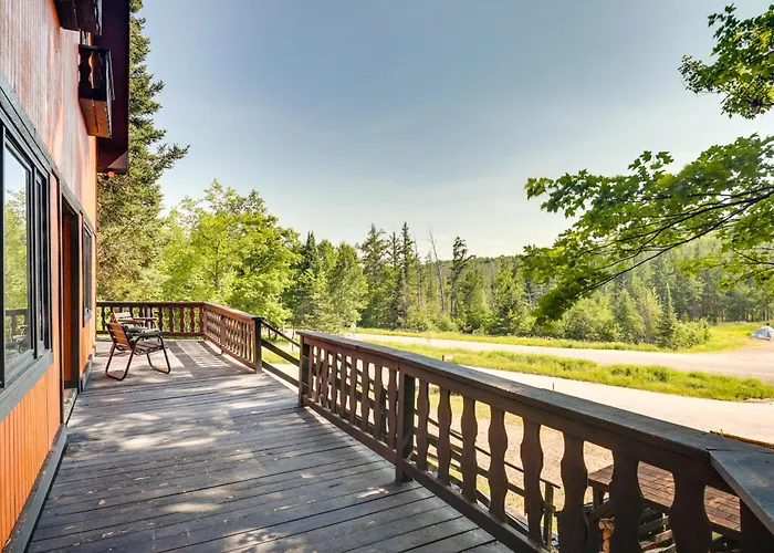 'Buckhorn' - Slopeside Iron River Cabin W/ Sauna
