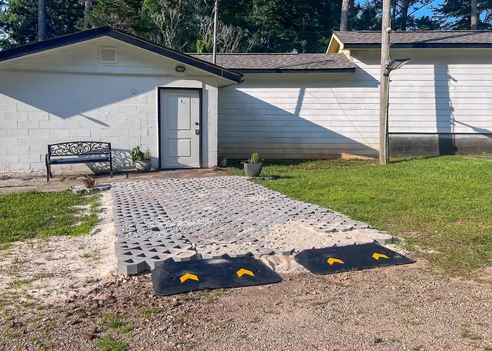 Fayetteville Guest House: Walk To Nature Preserve!