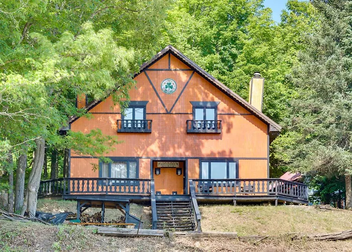 'Buckhorn' - Slopeside Iron River Cabin W/ Sauna