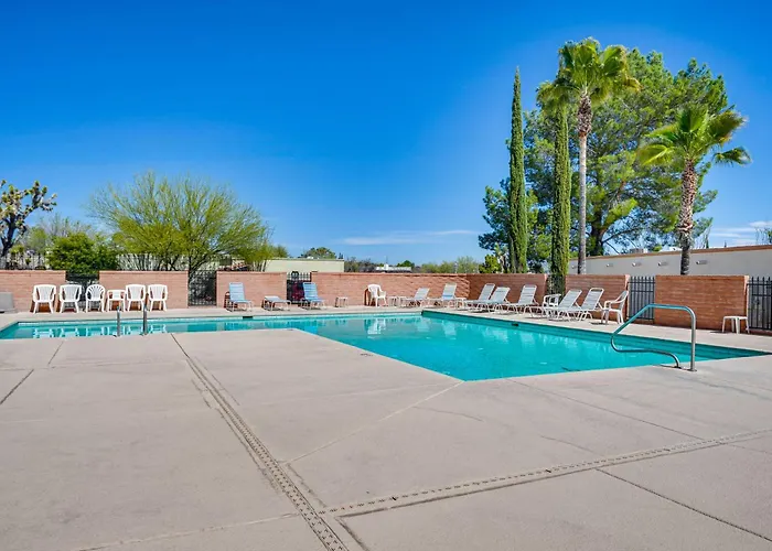 Charming Green Valley Townhome W/ Community Pool!