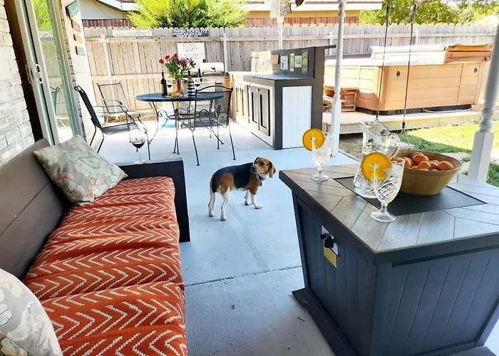 Family Retreat With Hot Tub, Piano, Games Room & Playhouse Medi Center Location