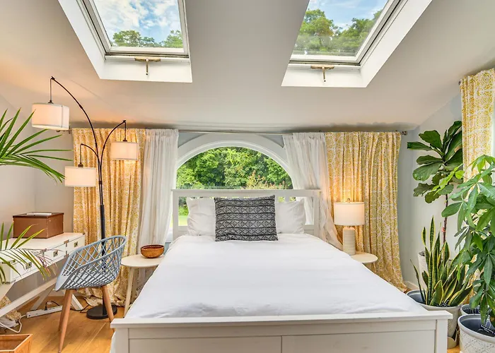 Private Heated Pool: Family Cottage In Plymouth!