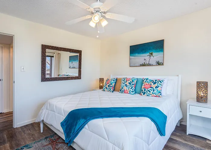 Central And Bright 2 Bedroom 2 Ba, Pool And Oceanview