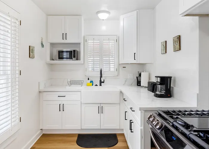 Adorable Pasadena Bungalow