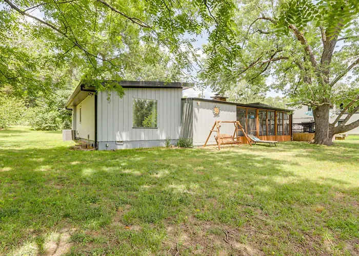 Walk To Lake Fayetteville: Family Retreat W/ Deck