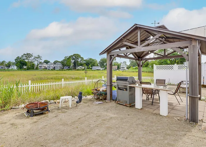 Bright Milford Beach House W/ Outdoor Shower