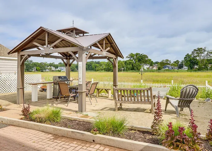 Bright Milford Beach House W/ Outdoor Shower