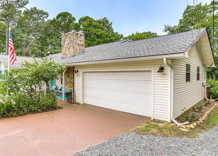 Fairfield Bay Home On Golf Course W/ Fenced Yard!