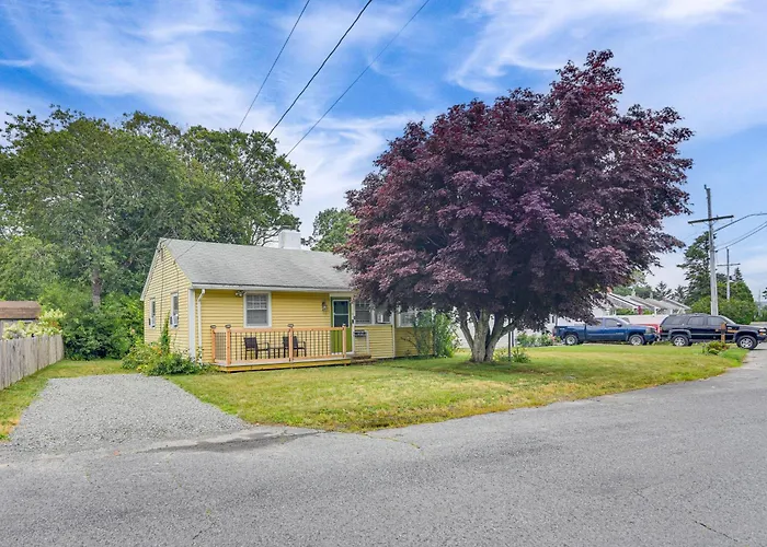 < 2 Mi To Beach: Cozy Cottage W/ Patio On Cape Cod