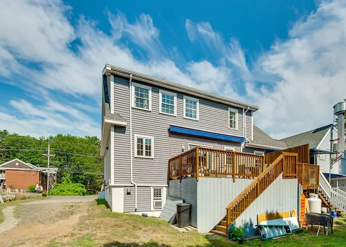 Downtown Ogunquit Home: 1 Mi To Beach!