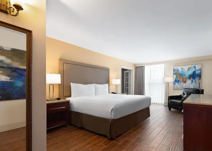 Wyndham Riverfront Hotel