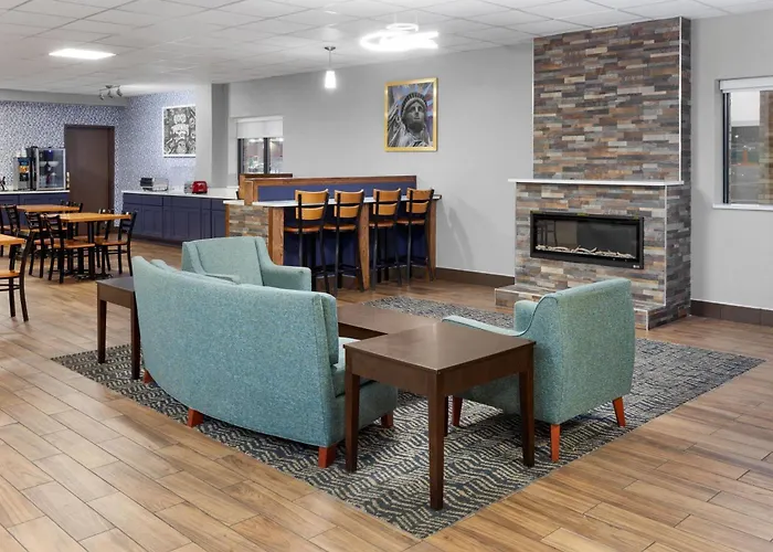 Americinn & Suites By Wyndham Baraboo Event Center