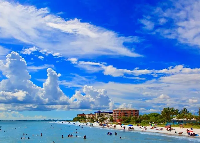 Luxury Beach Condo Located On The Bay In A Tropical Oasis!!!