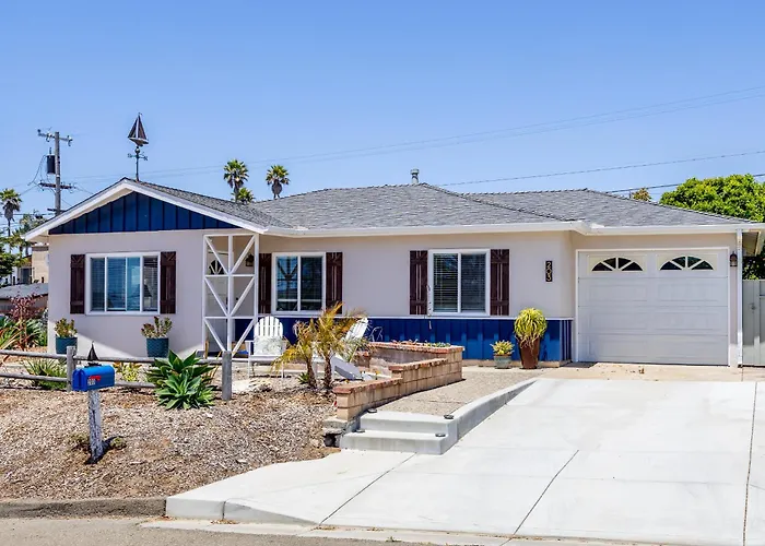 Seaside Garden Escape, A Stroll To The Beach!