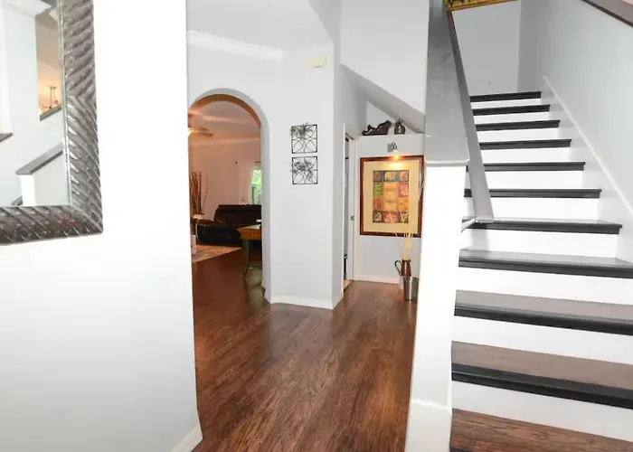 Spacious Home In Tampa Area & Wesley Chapel