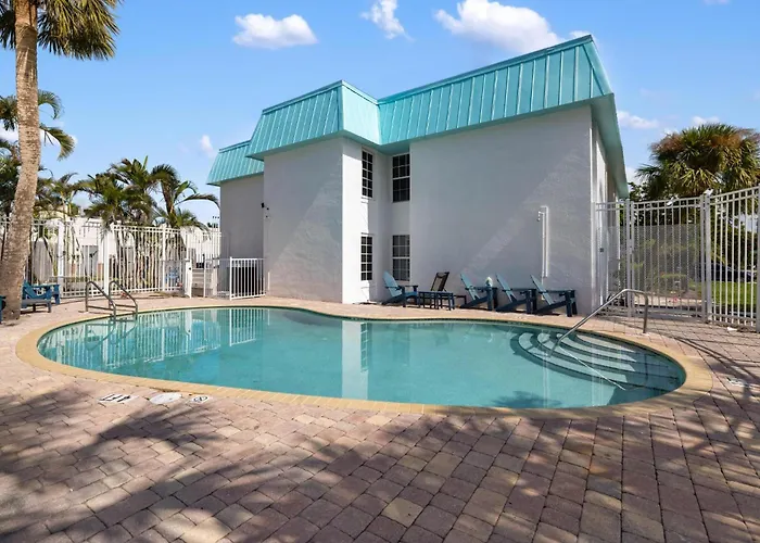 Siesta Key Condo - Beach, Pool & Village Fun!