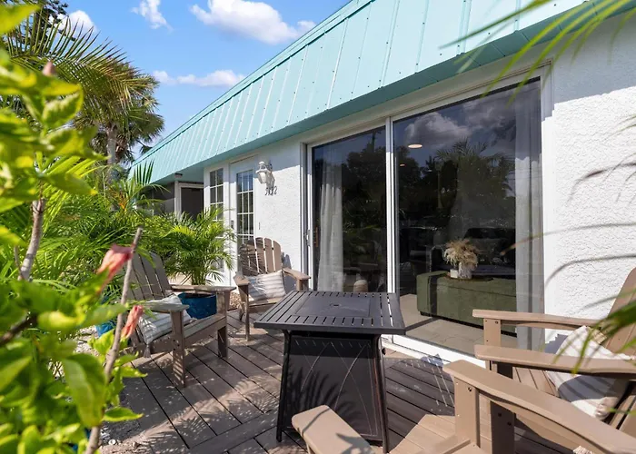 Siesta Key Condo - Beach, Pool & Village Fun!