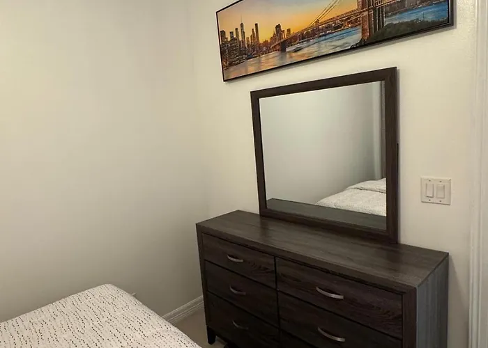Luxe 3Br & 2Ba Condo Near Airport & Shopping Mall