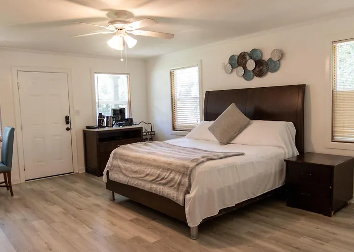 2 Bedroom Suite With Impressive Kitchenette