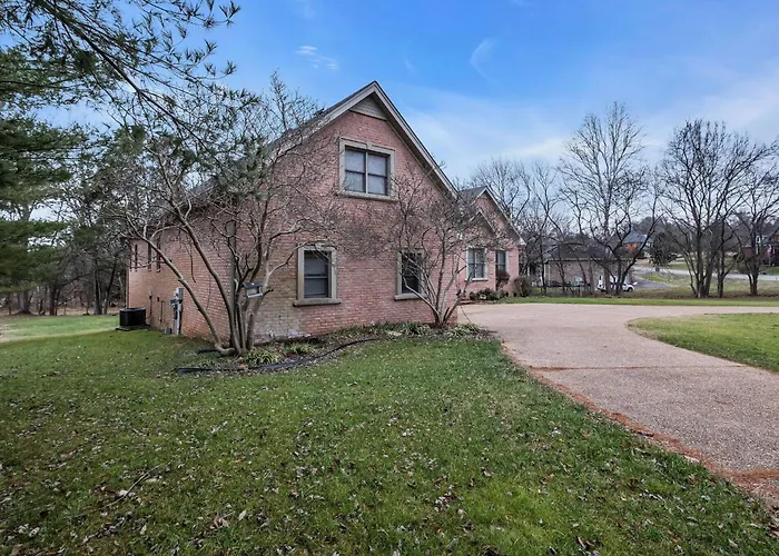 Lakefront | Hottub | Dock | 4Bd4.5Ba | Freeparking