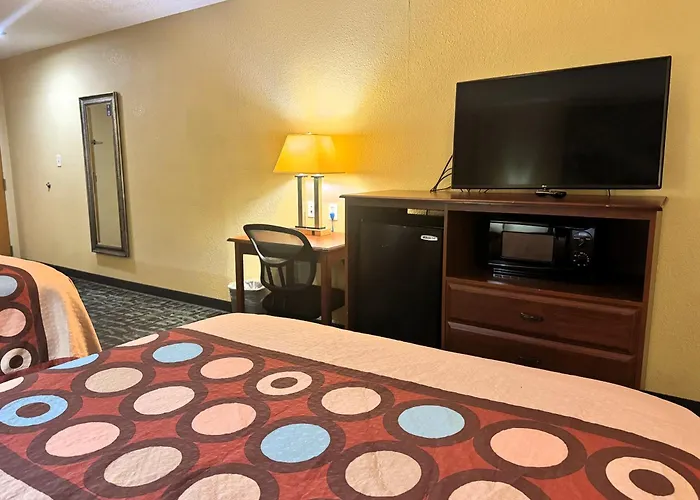 Super 8 By Wyndham Hattiesburg South
