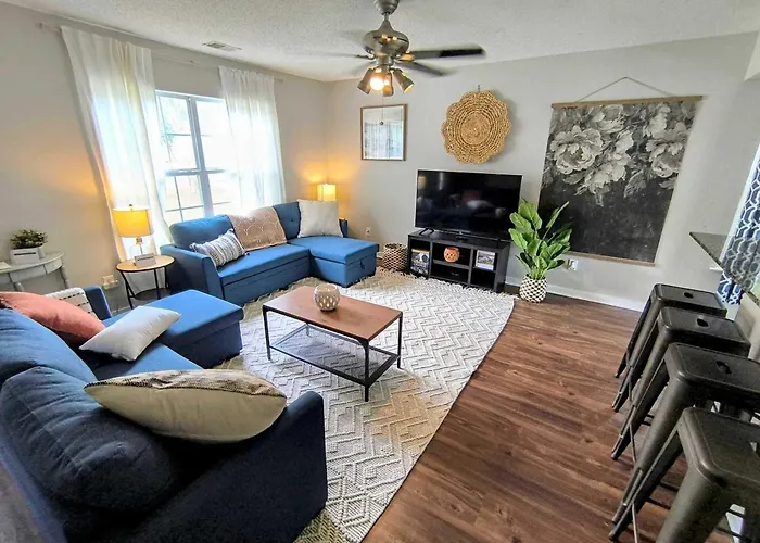 The Columbia Crash Pad Near Bases, Usc, Shops