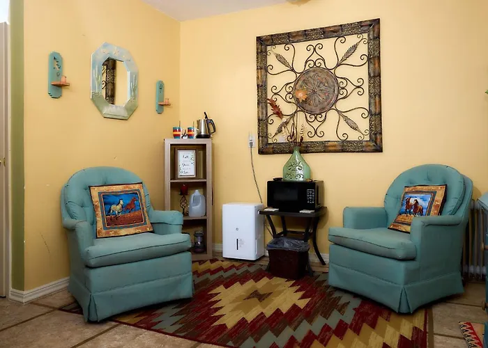Pleasant Days Lodging Southwest Cottage