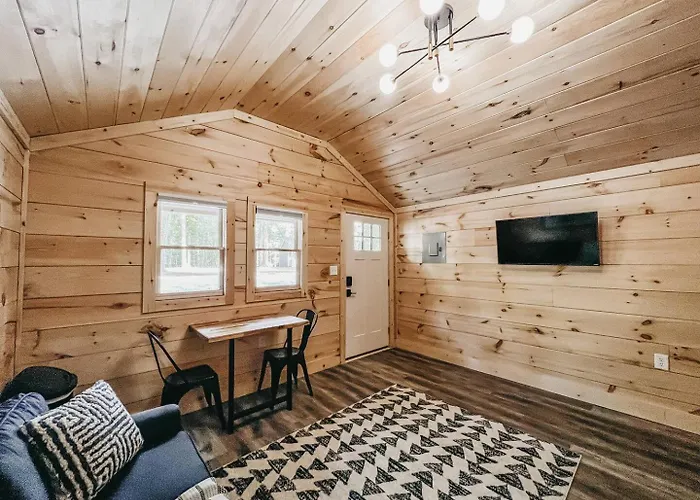 Cabin #9 One Bedroom With Kitchenette