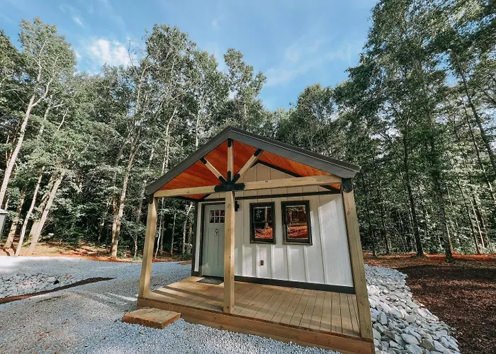 Cabin #9 One Bedroom With Kitchenette