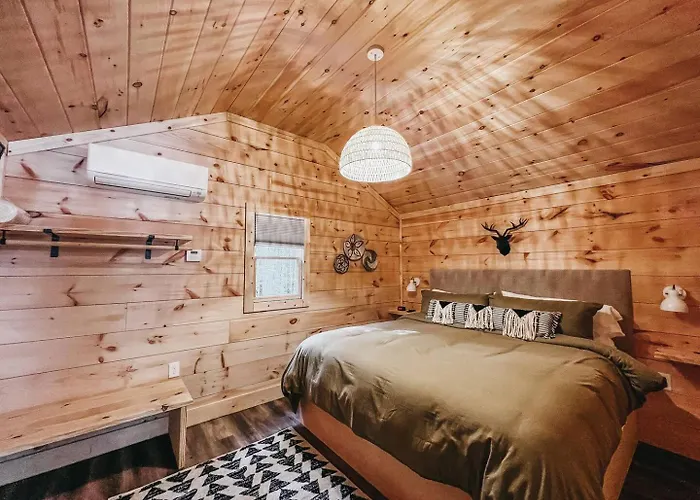 Cabin #10 One Bedroom With Kitchenette