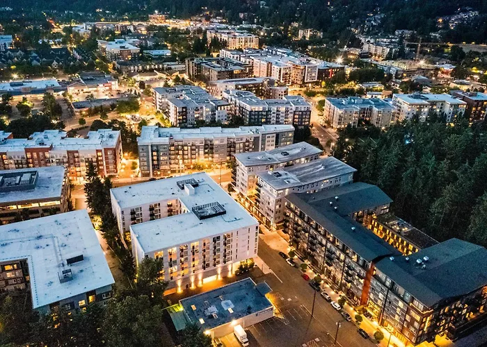 Posh Lofty Pad In Central Redmond - 92 Walkscore!
