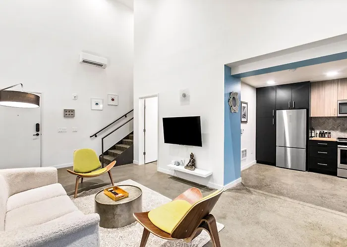 Posh Lofty Pad In Central Redmond - 92 Walkscore!