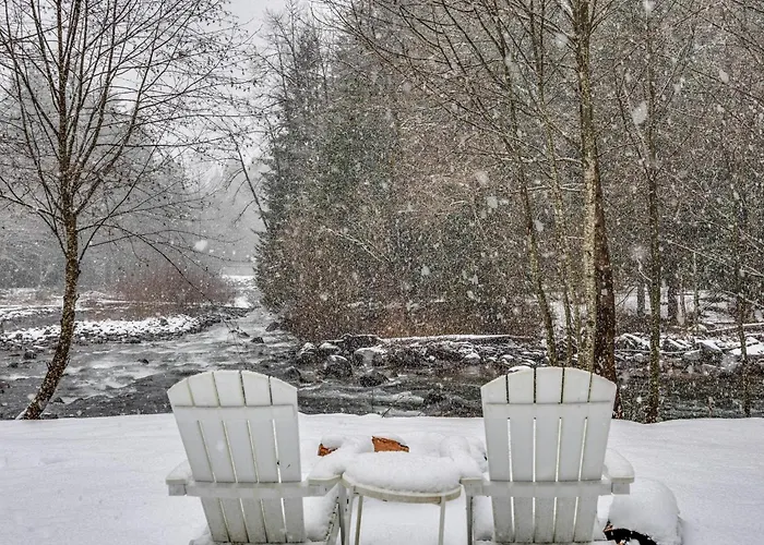 Riverbend Retreat 3 - Riverfront, Hot Tub, Bbq Pet Friendly