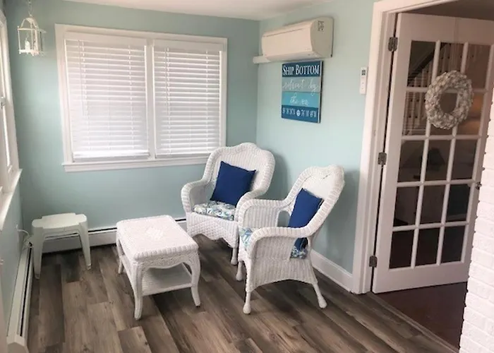 Just Moments From The Causeway Bridge This Charming Spacious Five-Bedroom 2 Bath Home Is Located In Ship Bottom On The Island Of Lbi Wifi