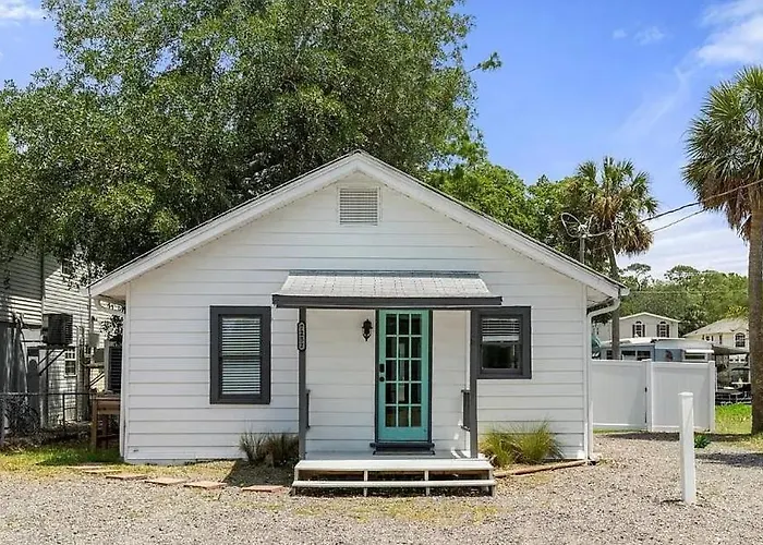 The White House At Weeki Wachee