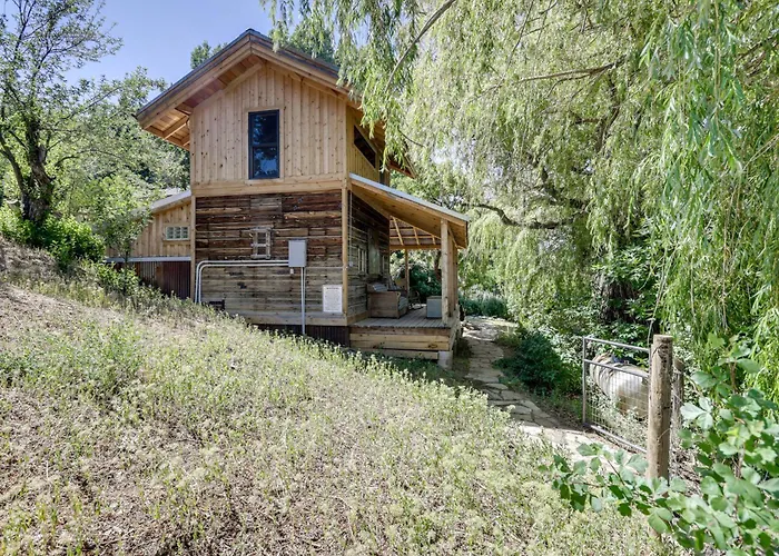 Historic Nature Lovers Cabin On Farm In Paonia!
