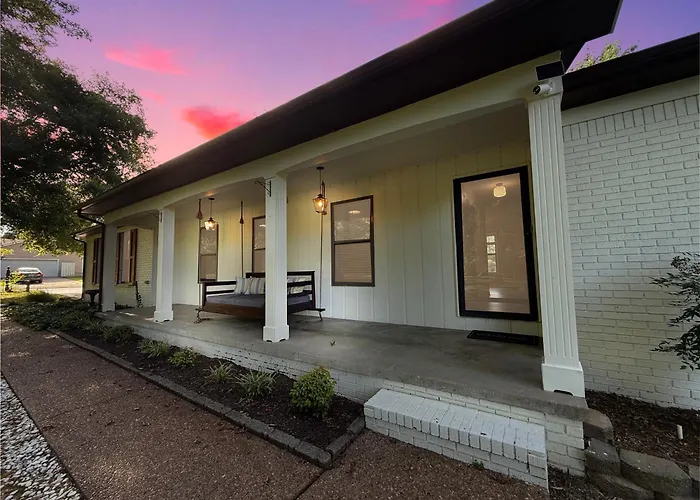 3 Bedrooms 8 Guests Modern Ranch Retreat On Half Acre