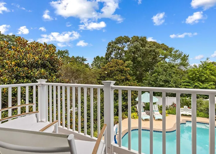 The Pool Loft At Poplar Hill