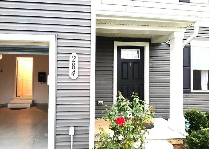 Modern 2-Bedroom 2-Bed Apartment With Private Access Door Near I-81