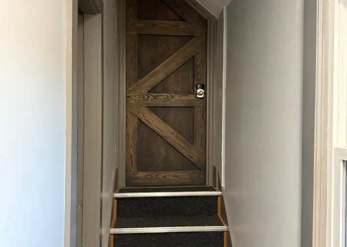 Cozy Keene Retreat - Walk To Downtown!