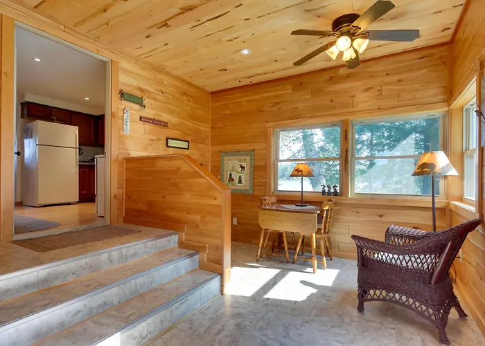 Cozy Lakefront Cabin W/ Indoor Gas Fireplace!