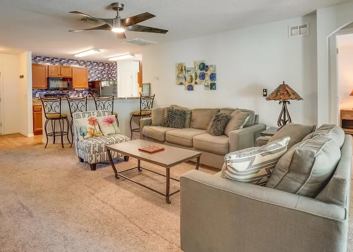 Tavares Retreat W/ Covered Patio & Private Yard
