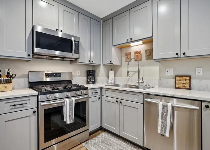Family Fun Getaway - 3 Story Condo