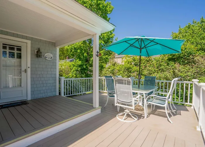 10-Min Walk To Beach - Huge Deck - Near Downtown