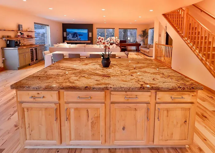 The Elevator House - Sleeps 10