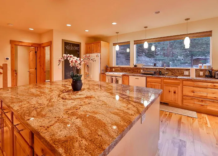 The Elevator House - Sleeps 10