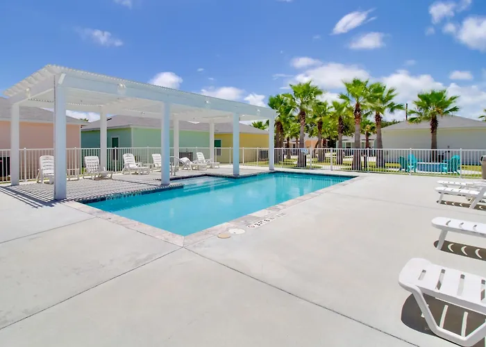 Fish & Swim On-Site: Resort Retreat In Rockport!