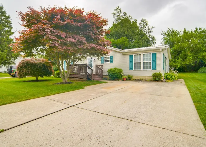 1 Mi To Lake Access: Erie Home W/ Private Backyard