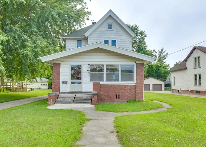 < 1 Mi To Main St: Quiet Apartment In Galesburg!